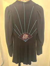 Load image into Gallery viewer, Crepe jacket with embroidery design to back